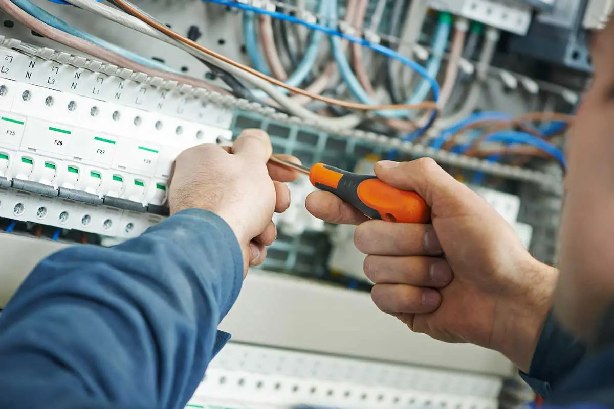 Serviços de manutenção elétrica residencial